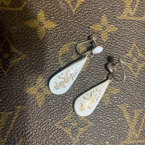 Beautiful vintage Siam earrings.